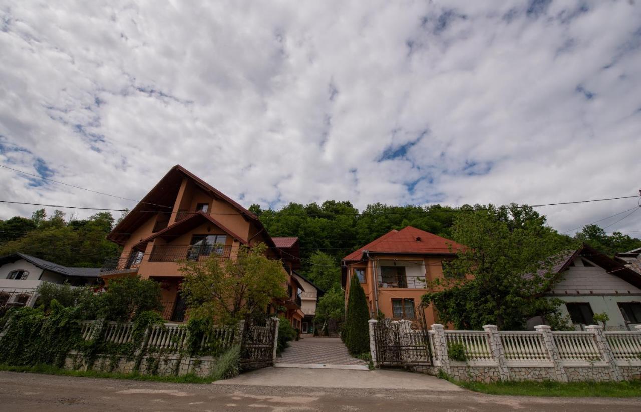 Dupa Apa La Razvan Sighetu Marmaţiei Eksteriør billede
